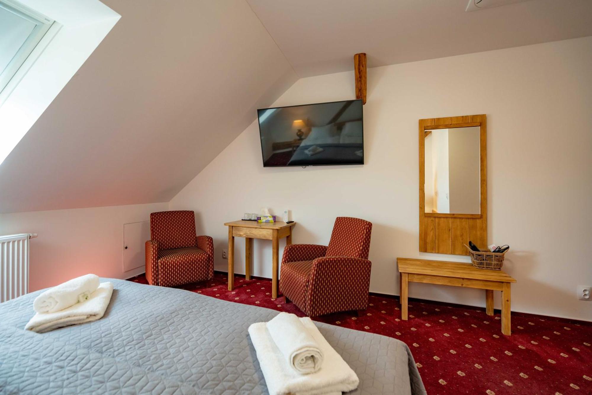 Hotel Volf Prestice Exterior photo