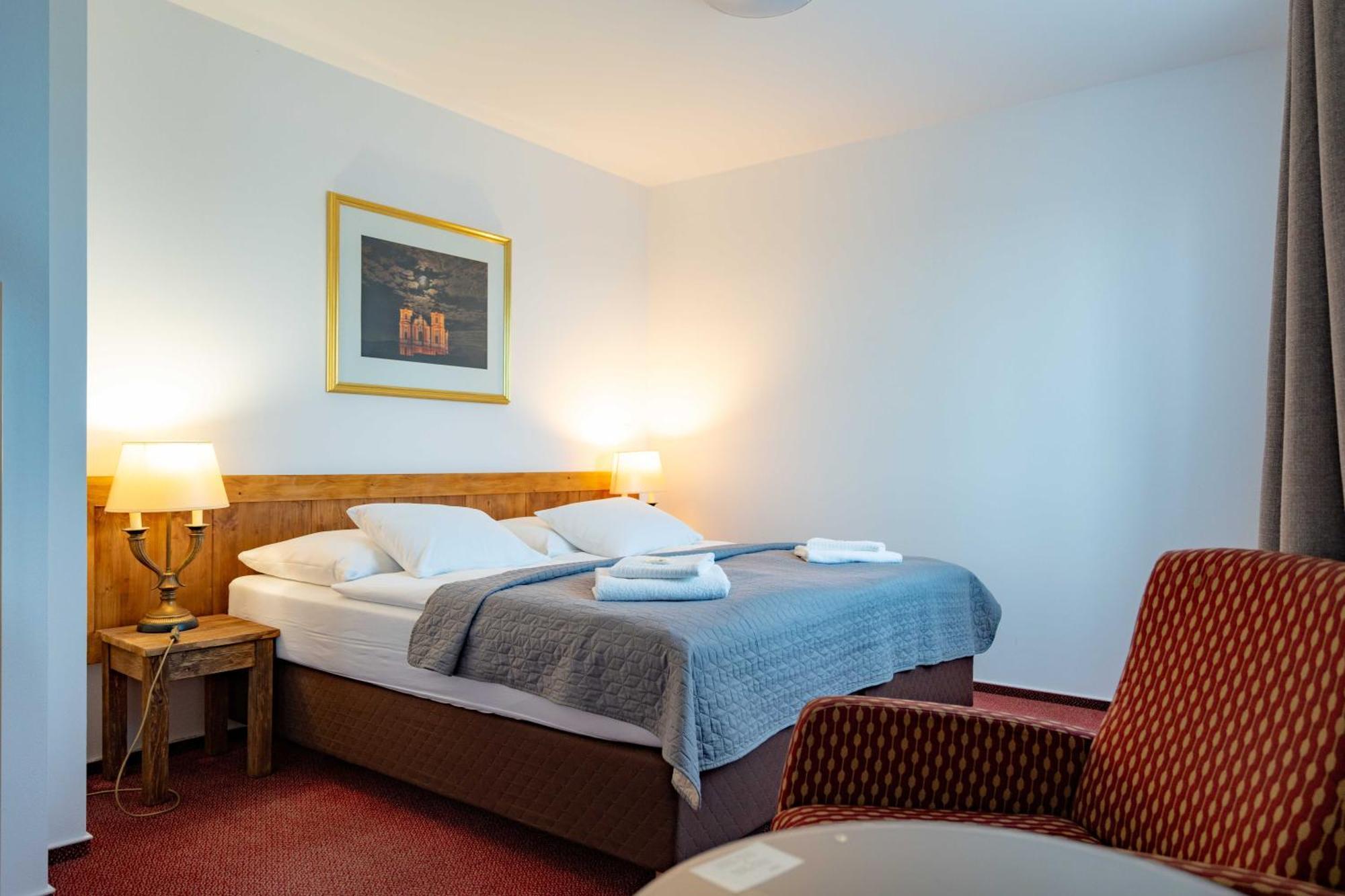Hotel Volf Prestice Exterior photo