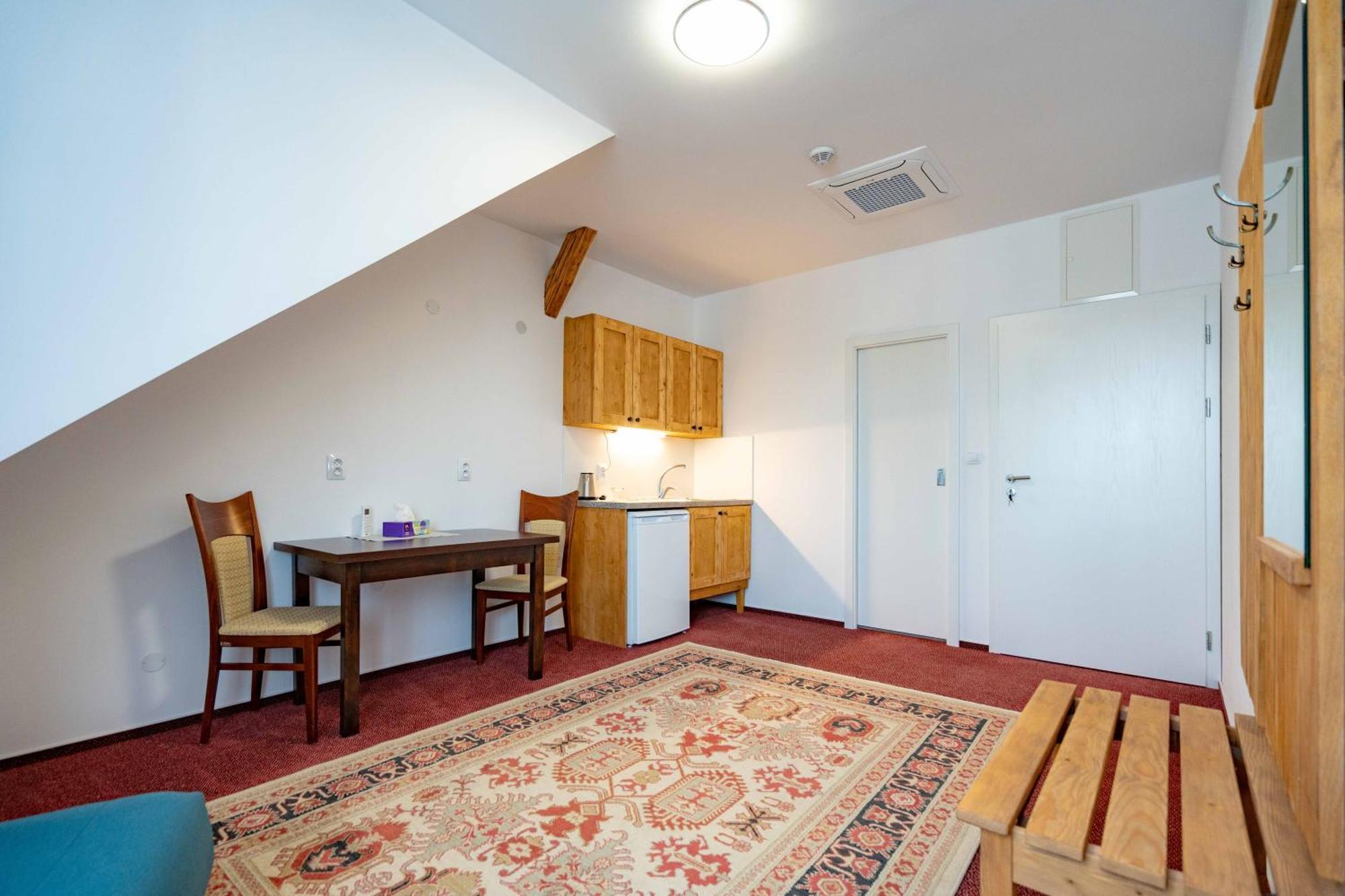 Hotel Volf Prestice Exterior photo